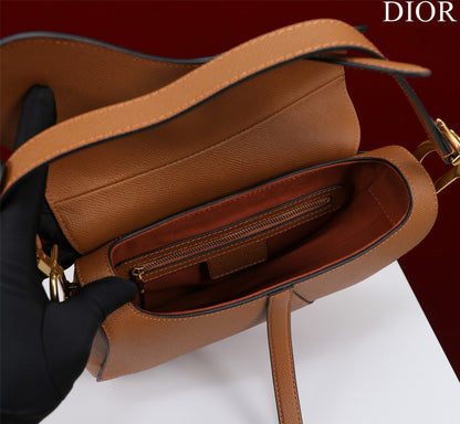 SADDLE BAG 25 WITH STRAP GOLD GRAINED CALFSKIN GHW