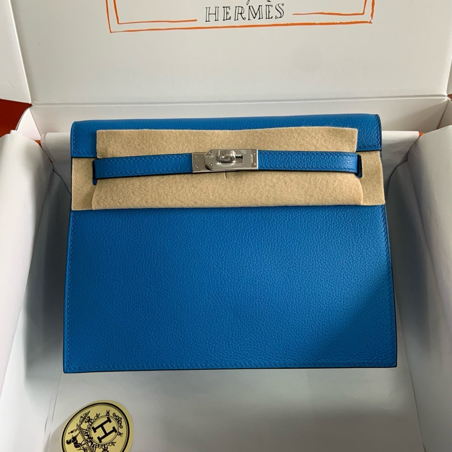 KELLY DANSE 22 EVERCOLOR BLUE IN CALFSKIN SILVER HARDWARE