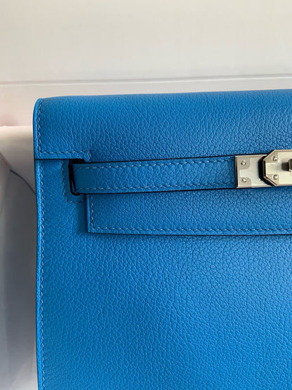 KELLY DANSE 22 EVERCOLOR BLUE IN CALFSKIN SILVER HARDWARE