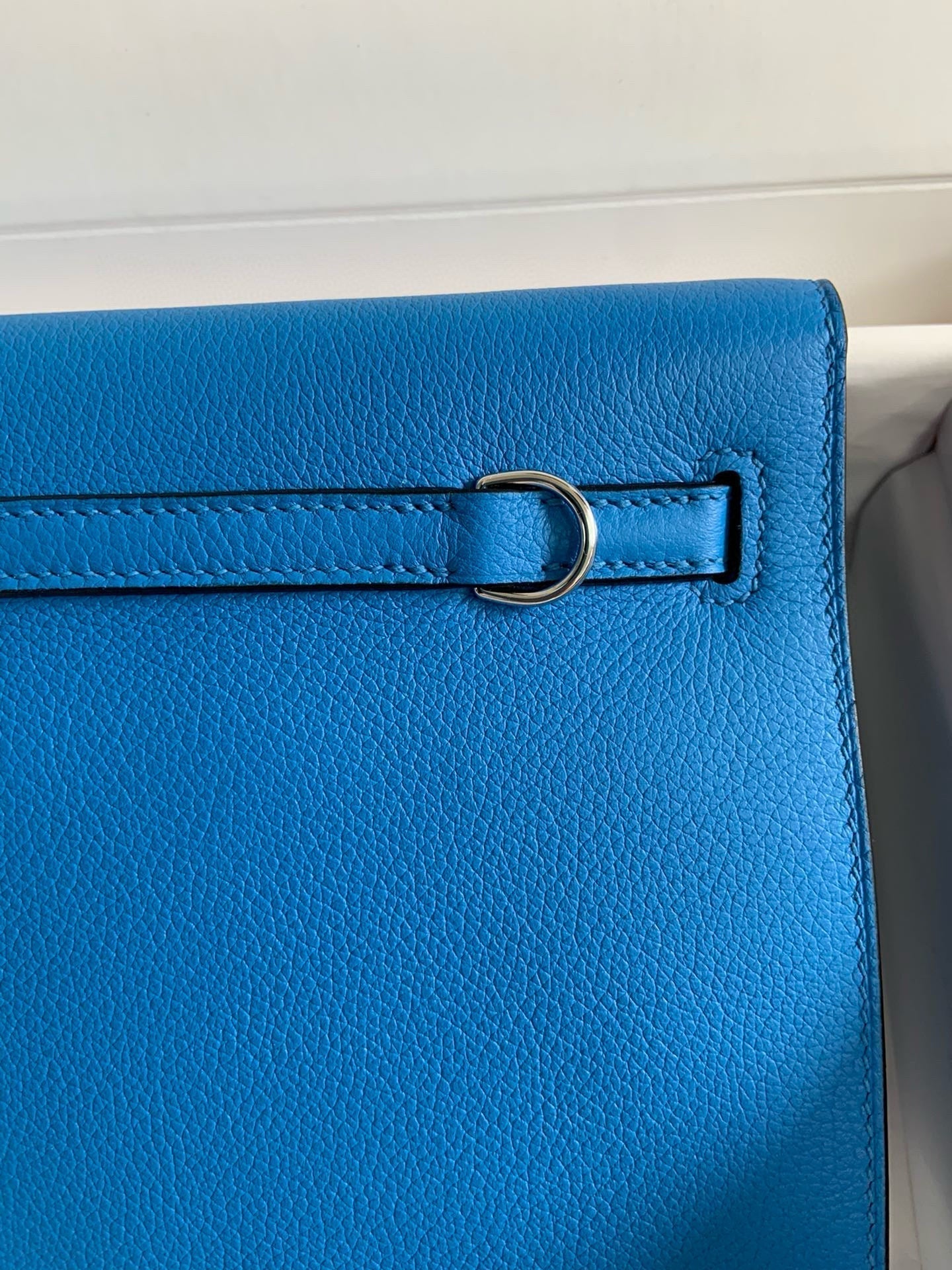 KELLY DANSE 22 EVERCOLOR BLUE IN CALFSKIN SILVER HARDWARE