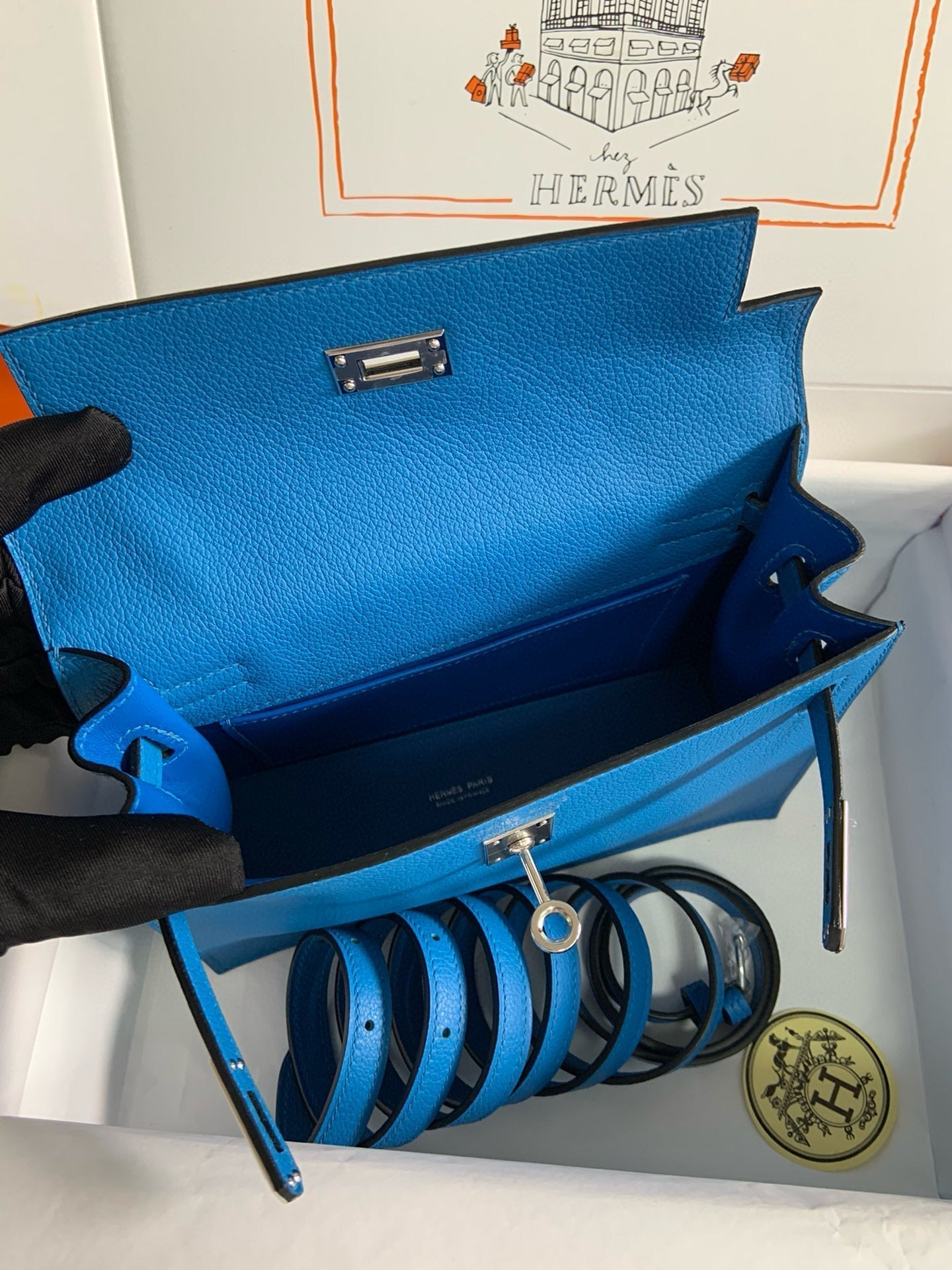 KELLY DANSE 22 EVERCOLOR BLUE IN CALFSKIN SILVER HARDWARE