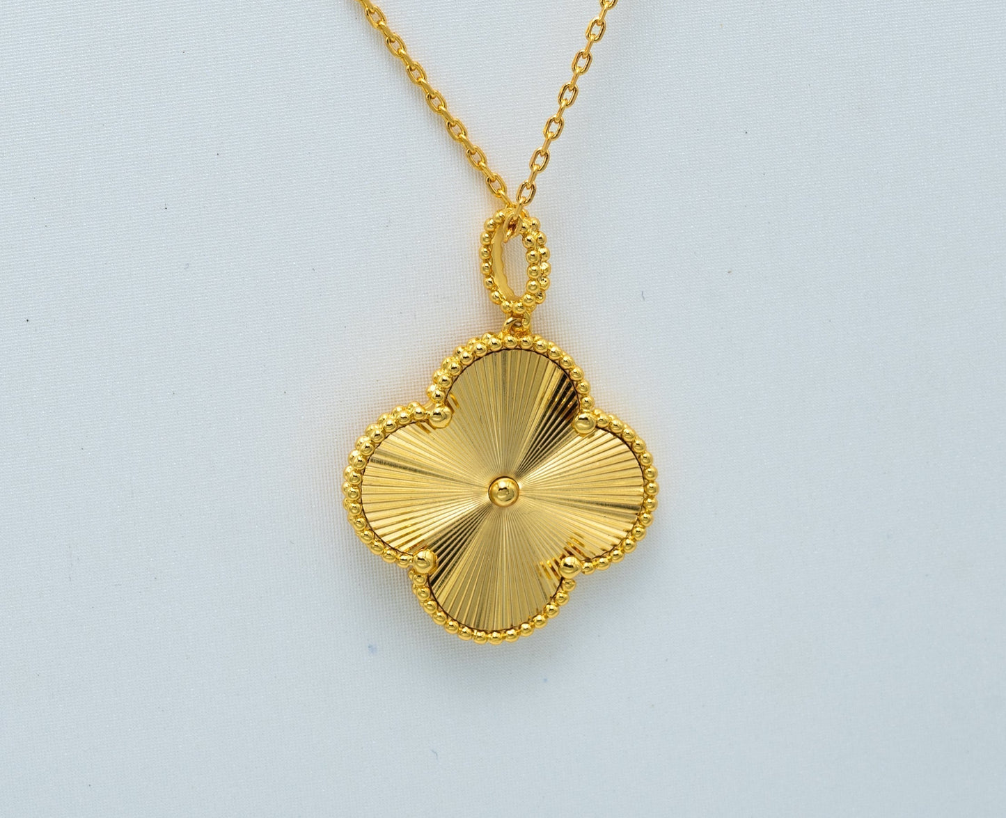 [AURORA]CLOVER 25MM PEDANT NECKLACE GOLD