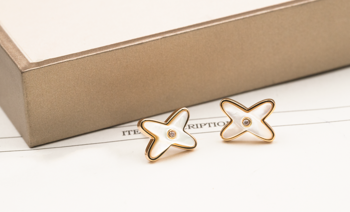 [AURORA]JEUX DE WHITE MOP ROSE GOLD DIAMOND EARRINGS