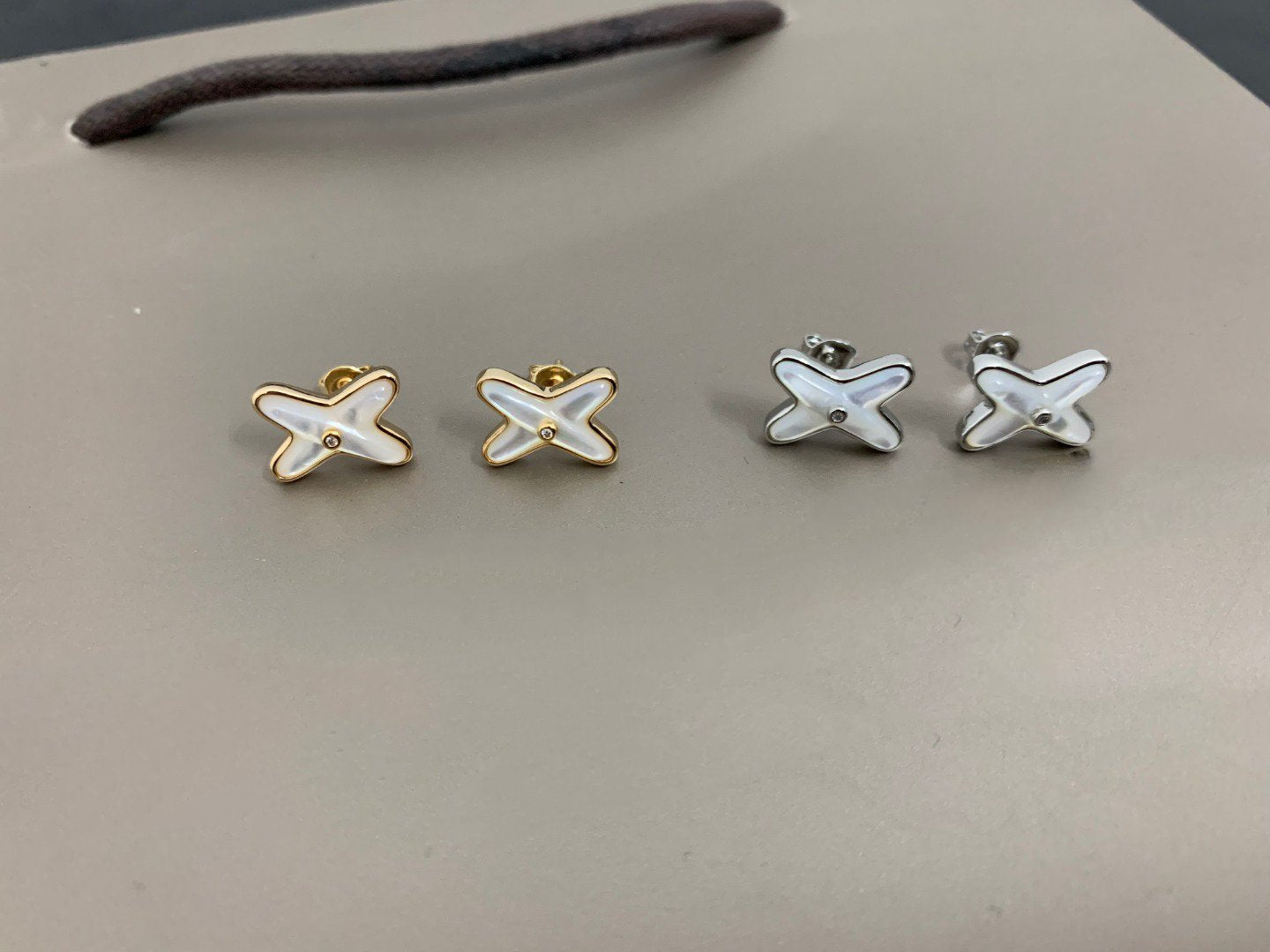 [AURORA]JEUX DE WHITE MOP SILVER DIAMOND EARRINGS