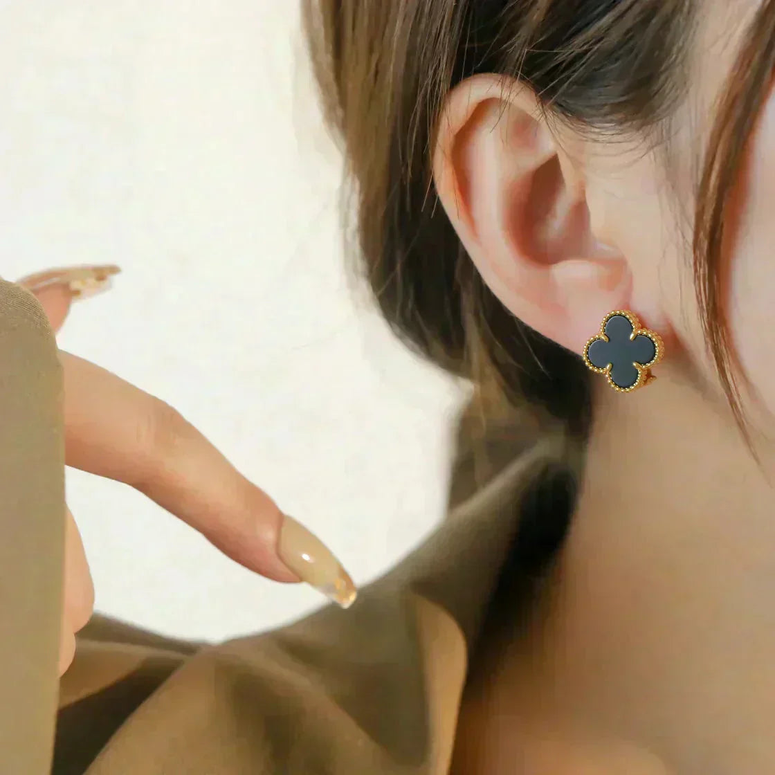 [AURORA]CLOVER MEDIUM 1 MOTIFS  ONYX STUD EARRINGS