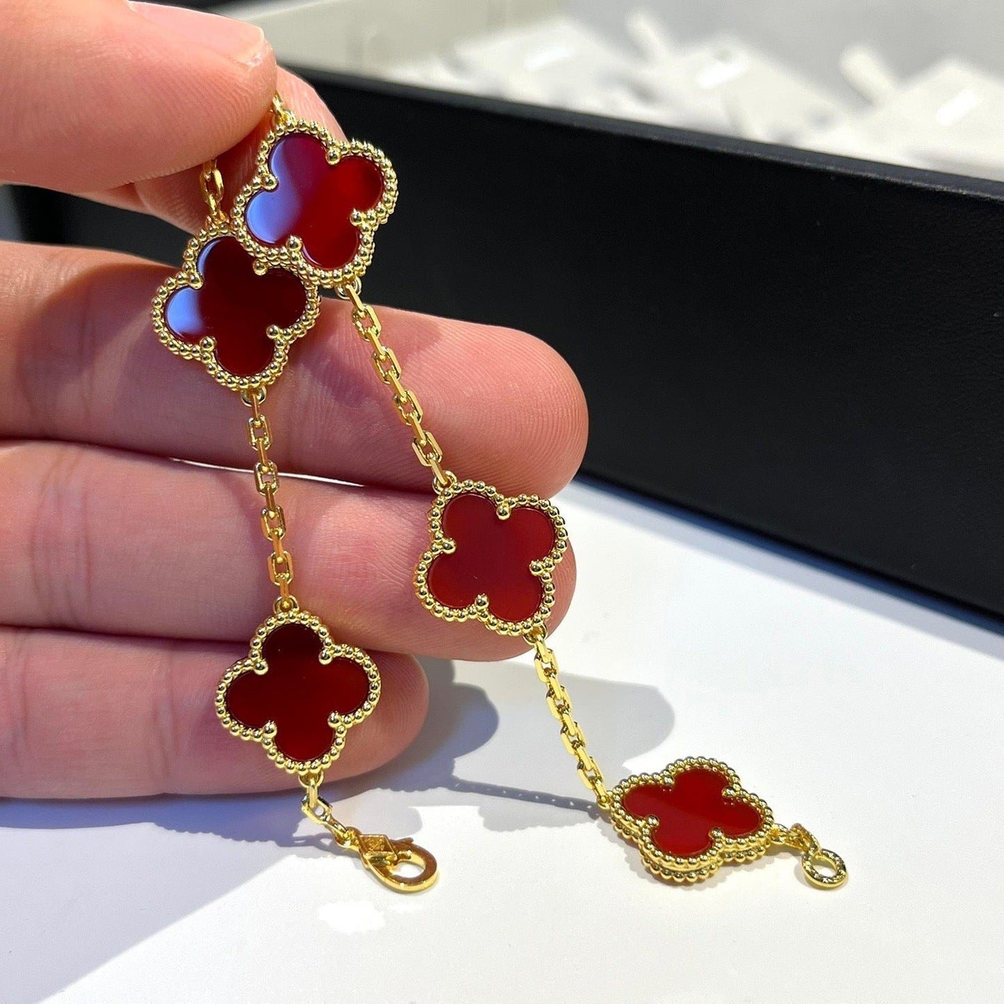 [AURORA]CLOVER 5 MOTIFS RED AGATE  BRACELET