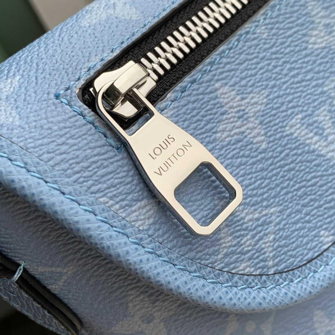 PULSE MESSENGER 22.5 IN BLUE MONOGRAM COATED CANVAS AND CALFSKIN