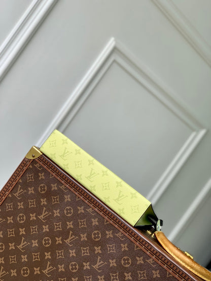 POCHETTE VOYAGE 26 IN LEMON YELLOW MONOGRAM ECLIPSE CALFSKIN