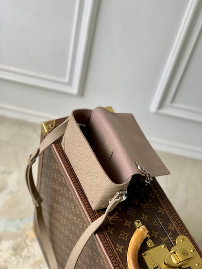 STEAMER WEARABLE WALLET 18 IN LIGHT BROWN MONOGRAM TAURILLON CALFSKIN