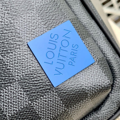 AVENUE SLINGBAG 31 IN BLACK AND GREY DAMIER GRAPHITA CANVAS CALFSKIN