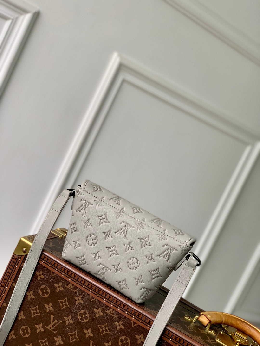 PULSE WEARABLE WALLET 22.5 IN SAND MONOGRAM SHADOW EMBOSSED CALFSKIN