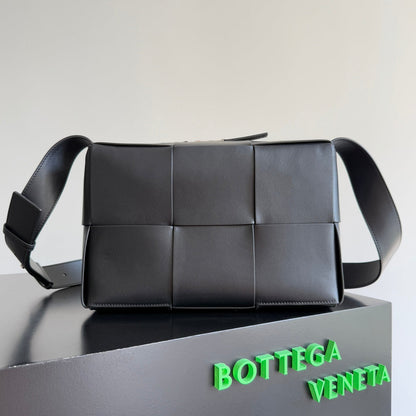BOTTEGA VENETA 25S ARCO BAG 28 IN BLACK CALFSKIN SILVER HARDWARE
