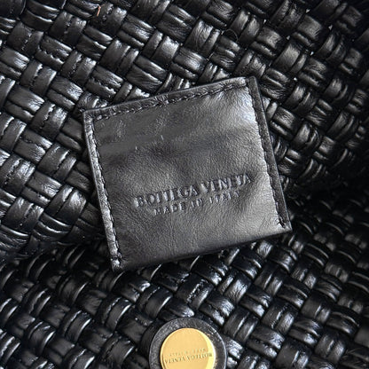 BOTTEGA VENETA 25S TOSCA BAG 19 IN BLACK CALFSKIN GOLD HARDWARE