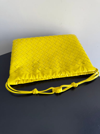 BOTTEGA VENETA 25S DUSTBAG MEDIUM 32 IN LEMON YELLOW CALFSKIN