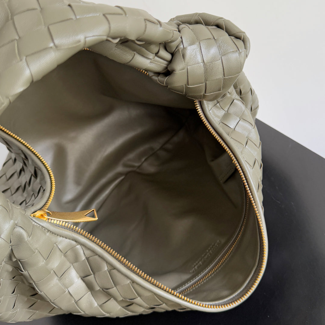 BOTTEGA VENETA 25S SMALL JODIE 48 IN ARMY GREEN CALFSKIN GOLD HARDWARE