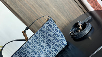 TRAVEL NOMAD POUCH 22 IN BLUE MONOGRAM OBLIQUE JACQUARD