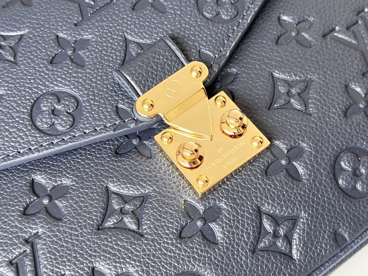 LV 25S POCHETTE METIS 25 IN DARK BLUE MONOGRAM COATED CANVAS GOLD HARDWARE
