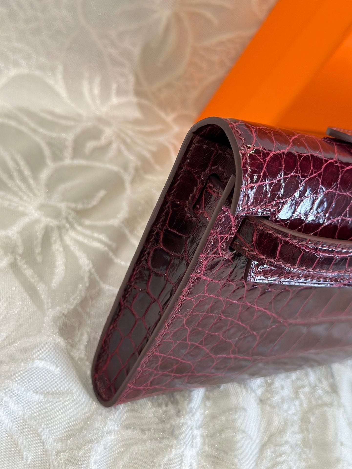 KELLY CUT 31 IN SANGRIA PURPLE SHINNY ALLIGATOR LEATHER WITH SILVER HARDWARE (MADE-TO-ODER)