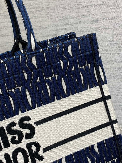 MISS MEDIUM TOTE 36 IN WHITE MIX DEEP COVE BLUE CANVAS