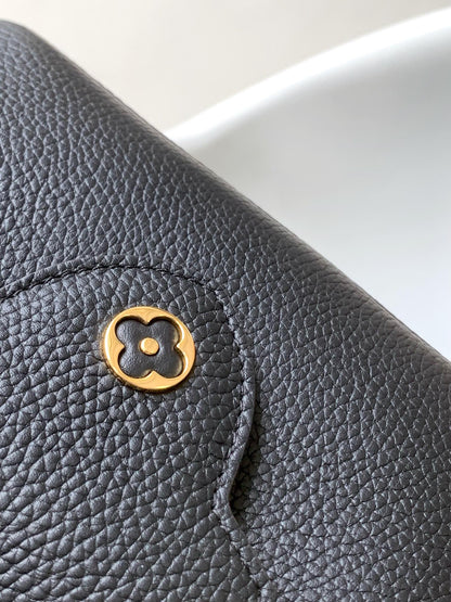 CAPUCINES MM BAG 21 IN BLACK TAURILLON COWHIDE GOLD HARDWARE