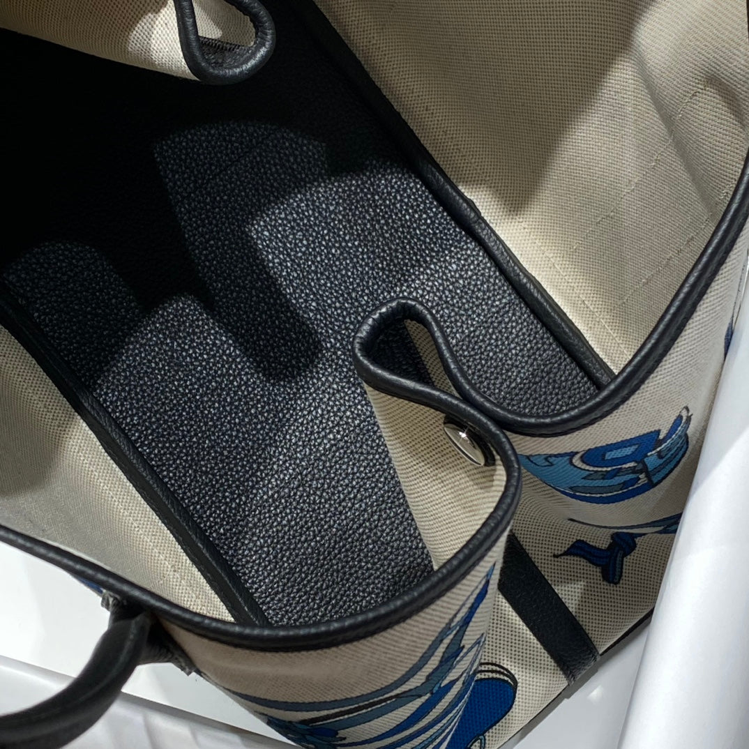 GARDEN PARTY 36 IN BLUE IVORY TOILE H CANVAS BLACK CALFSKIN EQUESTRIAN HARNESS PRINT