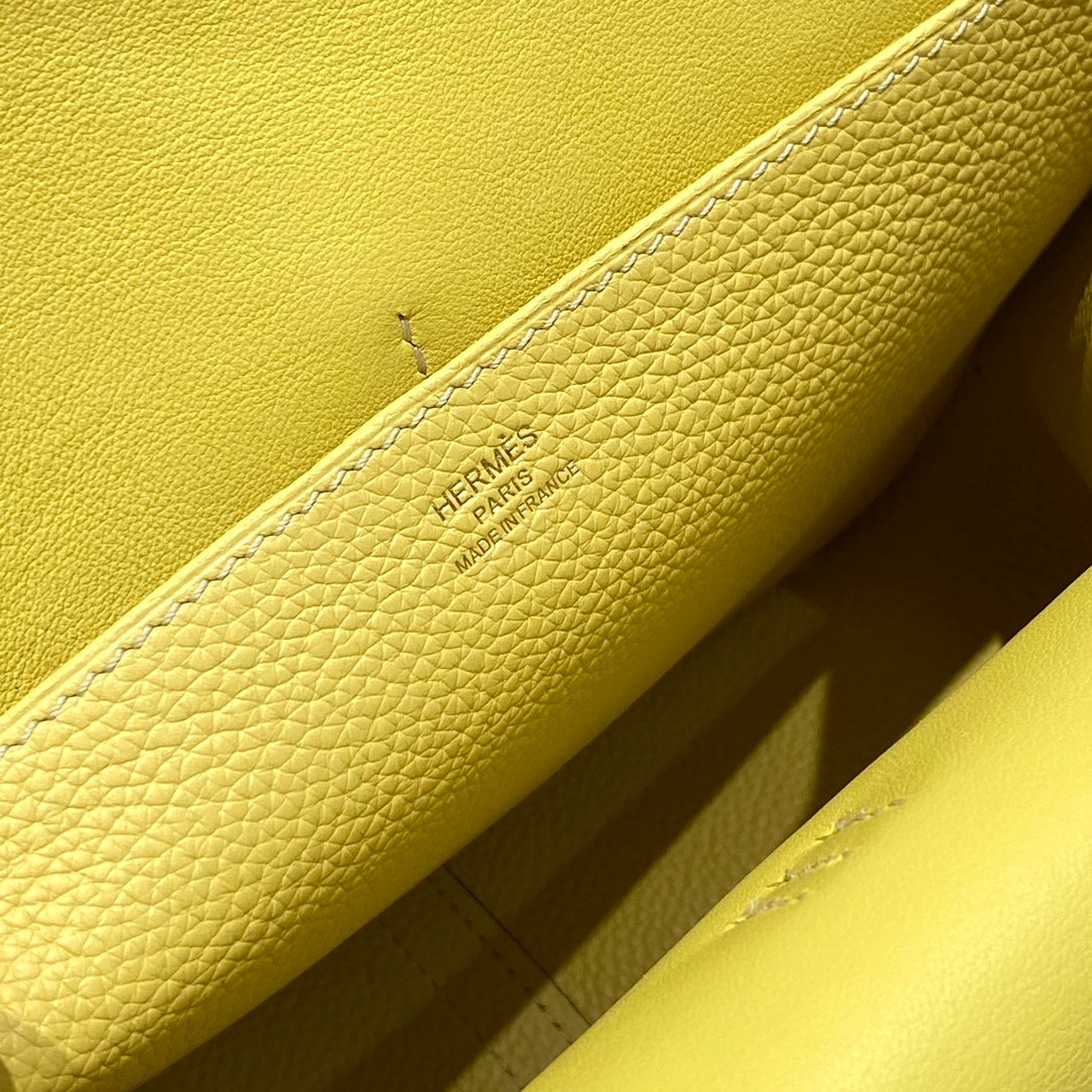 HALZAN 25 HANDLE BAG IN BUMBLEBEE YELLOW GRAINED CALFSKIN