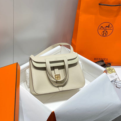 HALZAN 25 HANDLE BAG IN BEIGE GRAINED CALFSKIN