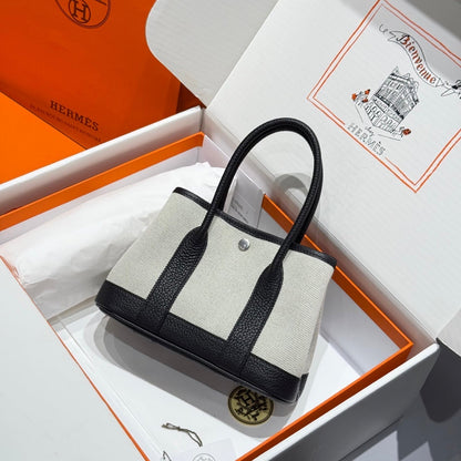 GARDEN PARTY 23CM IN WHITE TOILETS COTTON CANVAS AND BLACK CALFSKIN