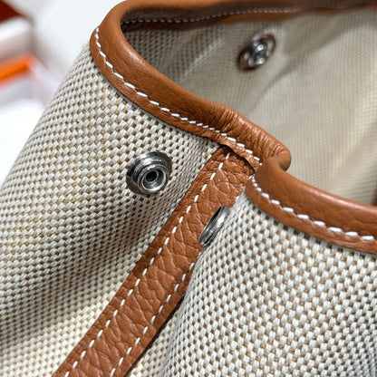 GARDEN PARTY 23CM IN WHITE TOILETS COTTON CANVAS AND BROWN CALFSKIN