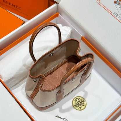 GARDEN PARTY 23CM IN WHITE TOILETS COTTON CANVAS AND BROWN CALFSKIN