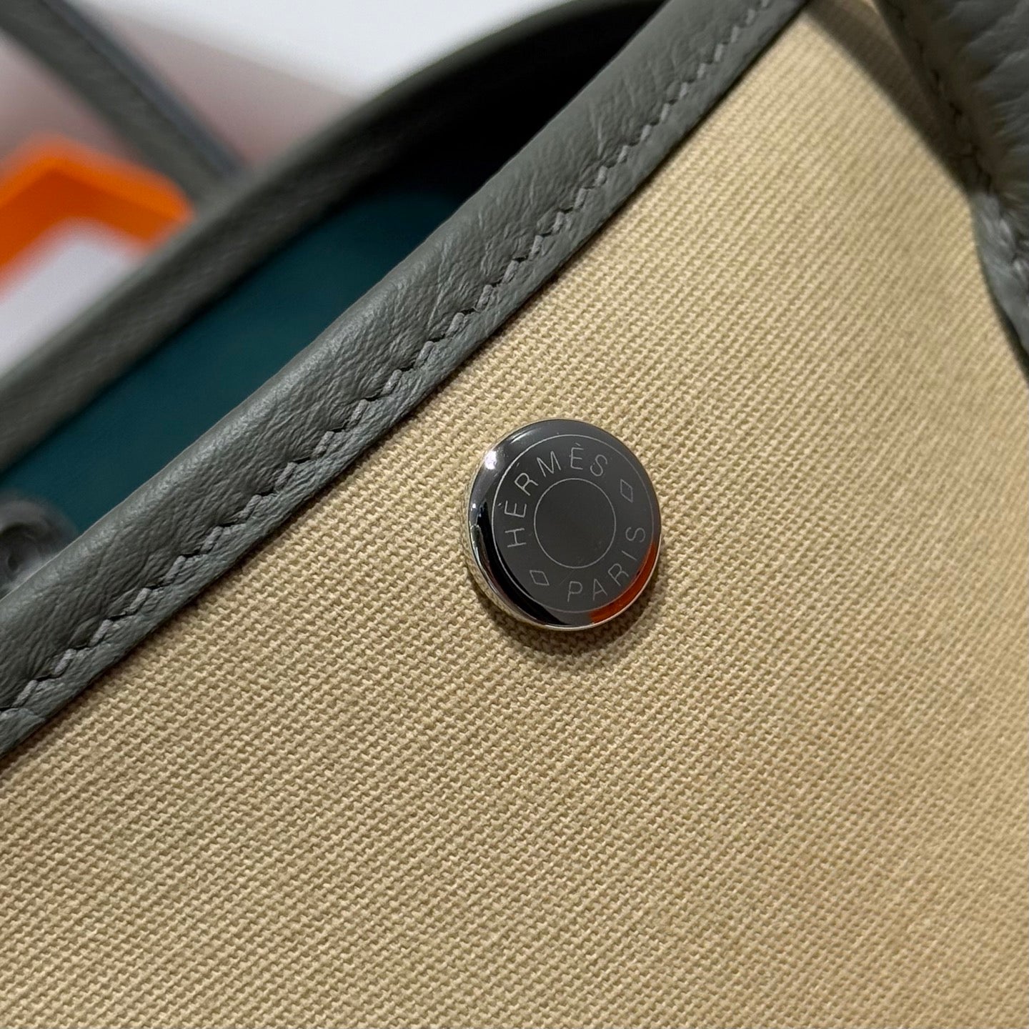 GARDEN PARTY 30CM IN DARK BEIGE TOILETS COTTON CANVAS AND GREY CALFSKIN