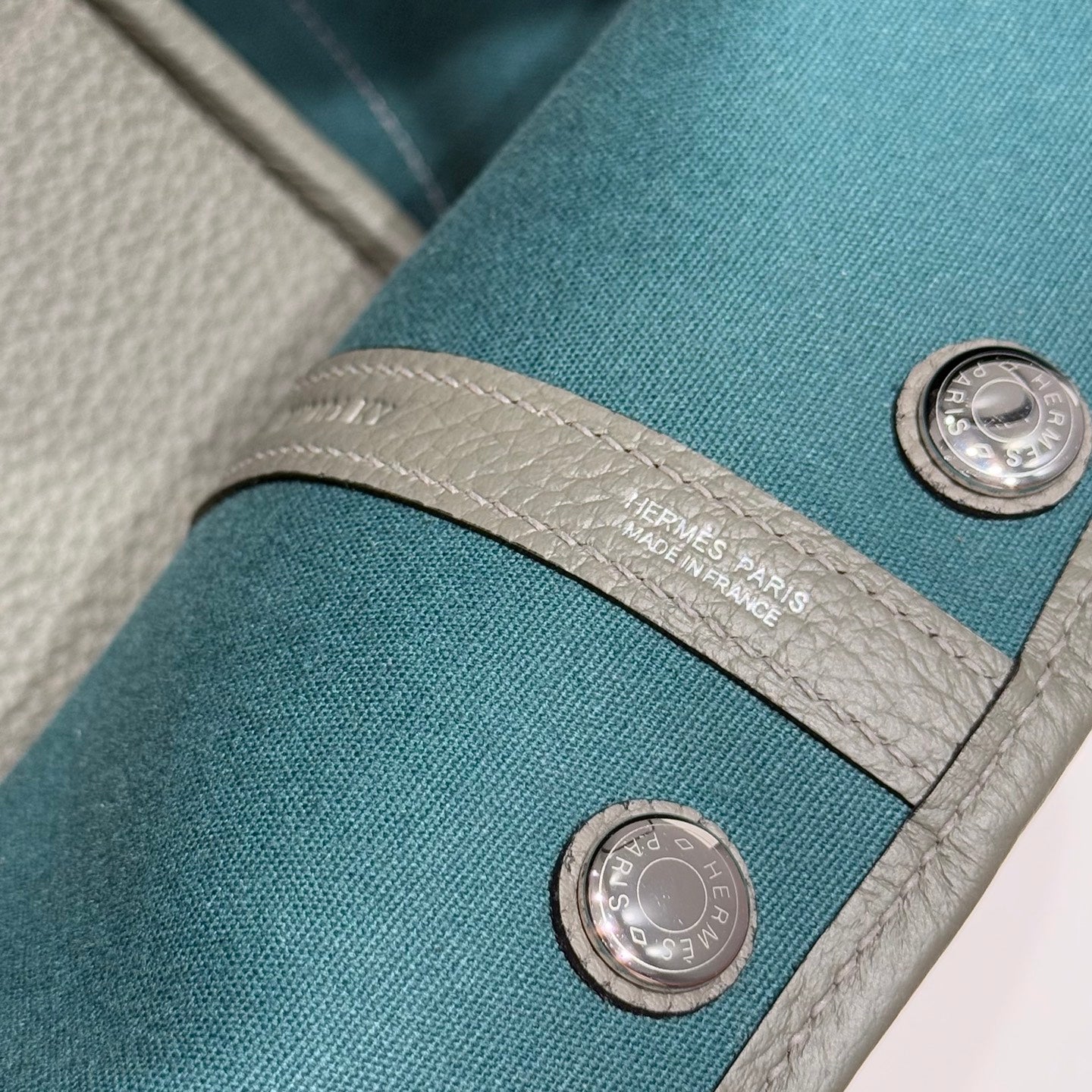 GARDEN PARTY 30CM IN DARK BEIGE TOILETS COTTON CANVAS AND GREY CALFSKIN