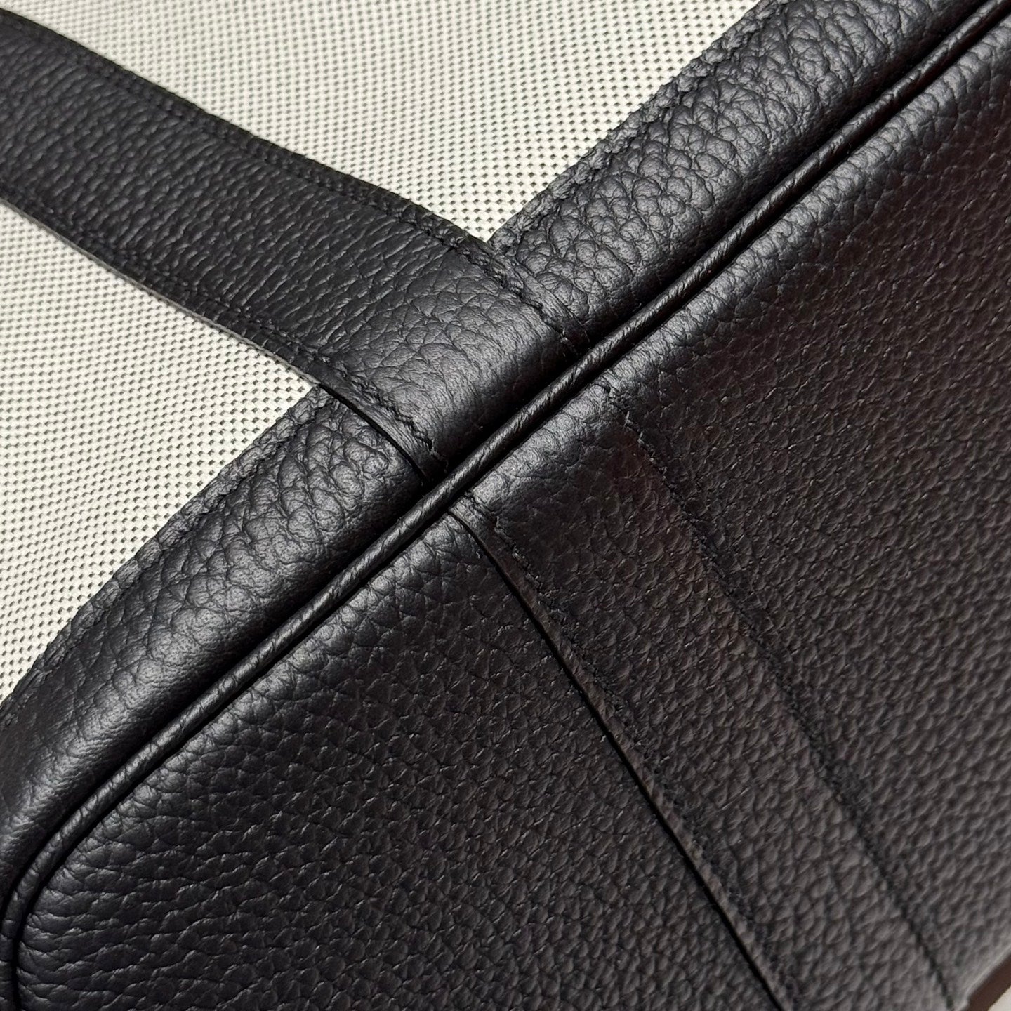 GARDEN PARTY 30CM IN WHITE TOILETS COTTON CANVAS AND BLACK CALFSKIN