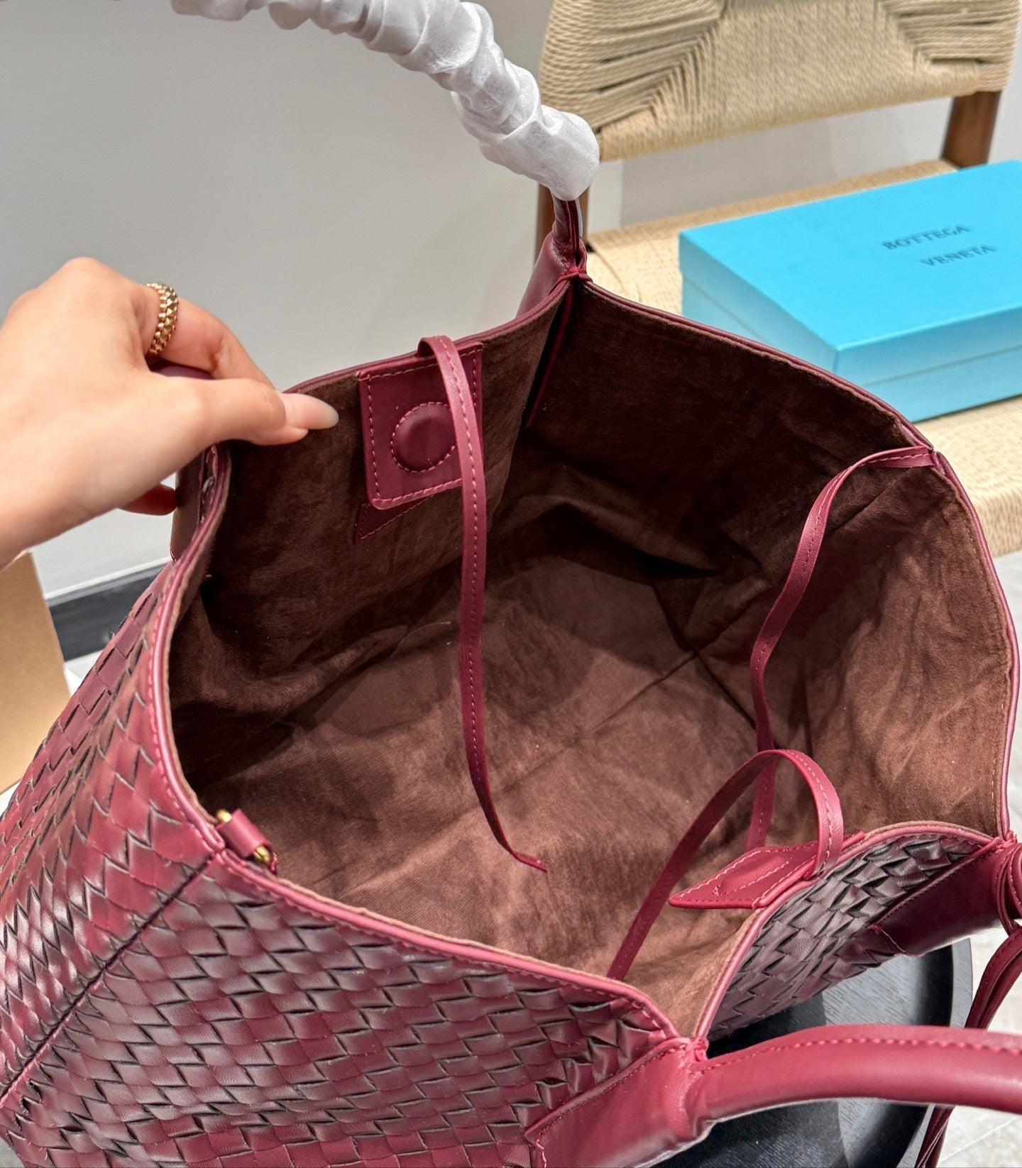 PINACOTECA TOTE BAG 38 IN BURGUNDY CALFSKIN