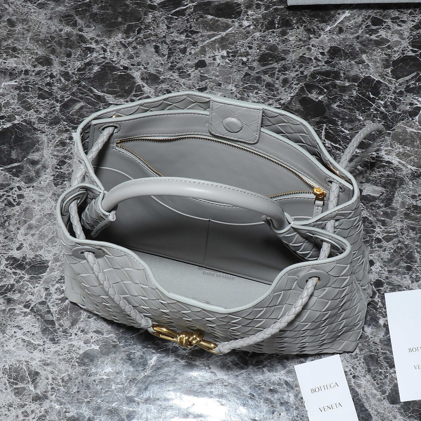 BV MEDIUM ANDIAMO 32CM GREY LAMBSKIN