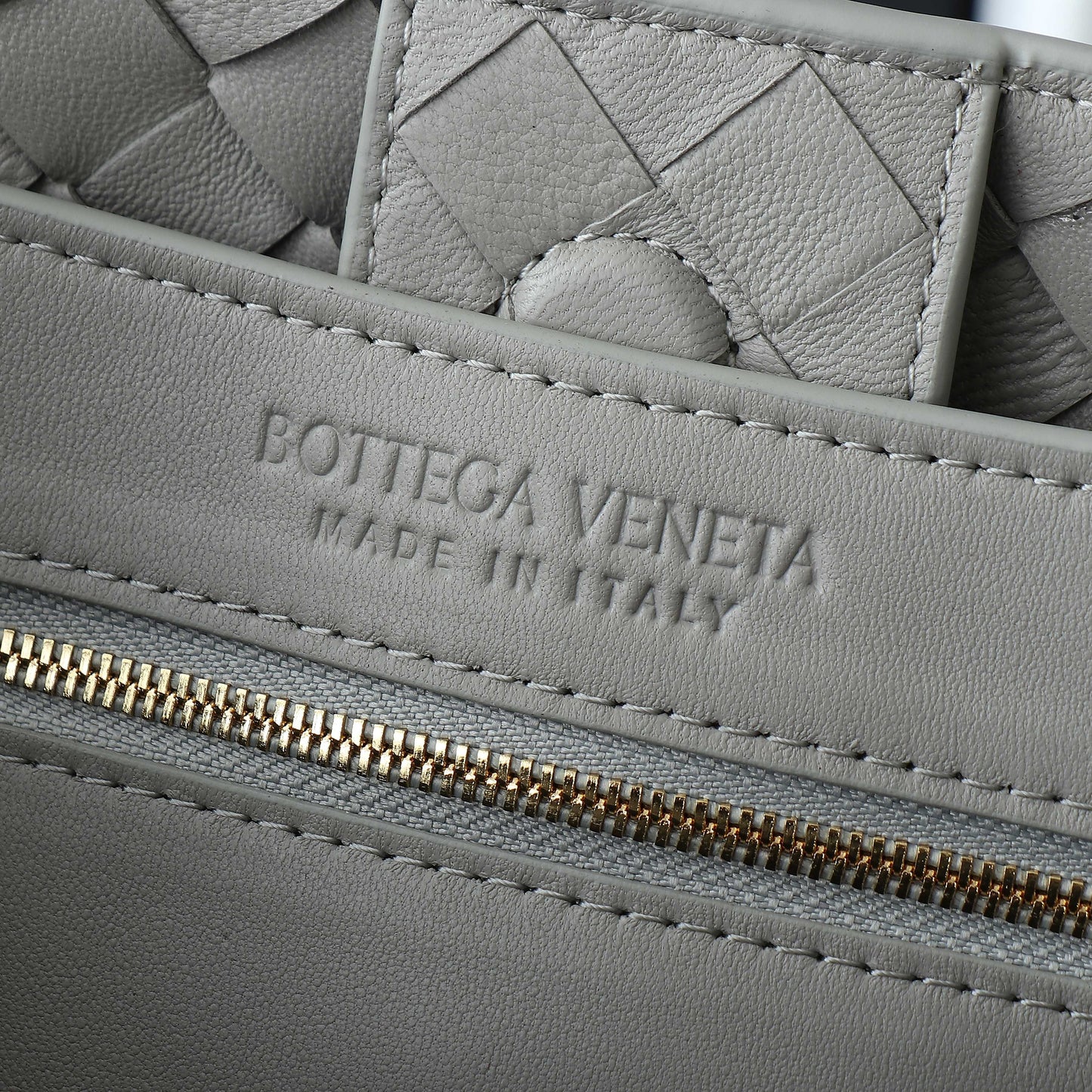 BV MEDIUM ANDIAMO 32CM GREY LAMBSKIN