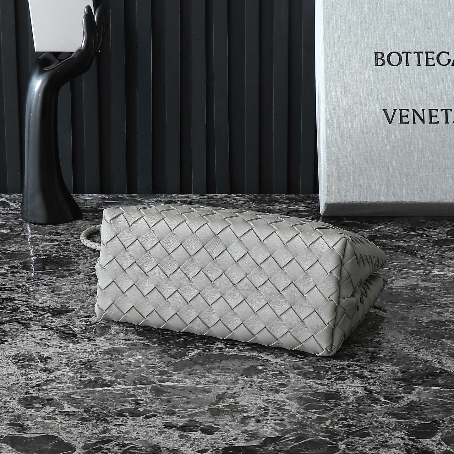 BV SMALL ANDIAMO 25CM GREY LAMBSKIN