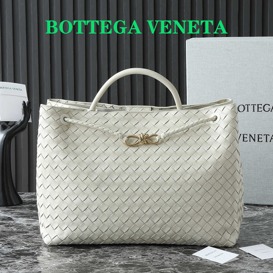 BOTTEGA VENETA 25S LARGE ANDIAMO 42 IN IVORY CALFSKIN GOLD HARDWARE