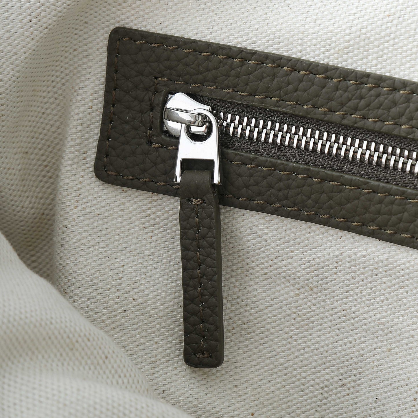 BOTTEGA VENETA 25S DIAGO HOBO 39 IN VERY DEEP OLIVE CALFSKIN