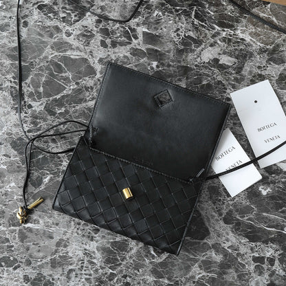 BOTTEGA VENETA 25S ANDIAMO POUCH 19 IN BLACK CALFSKIN GOLD HARDWARE