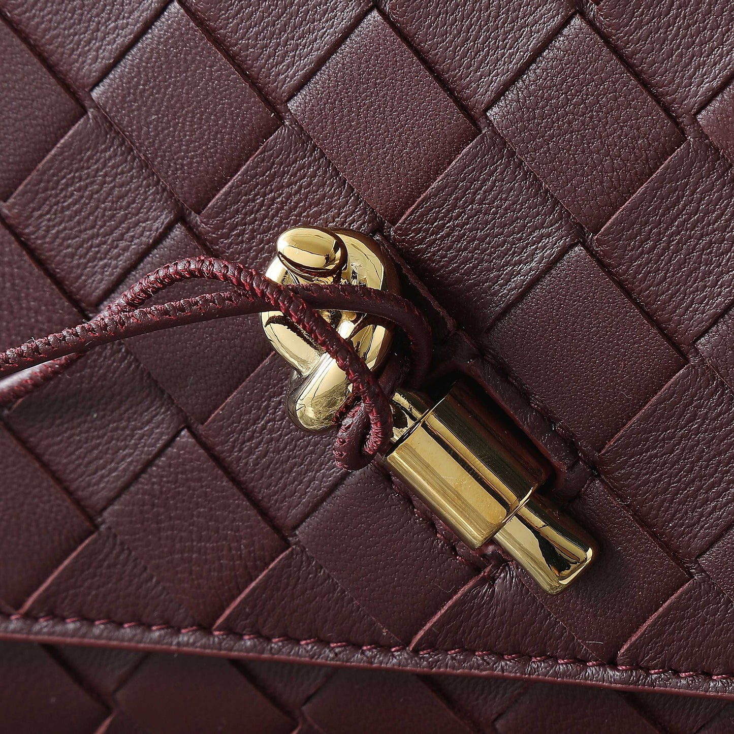 BOTTEGA VENETA 25S ANDIAMO POUCH 19 IN DEEP MAROON CALFSKIN GOLD HARDWARE