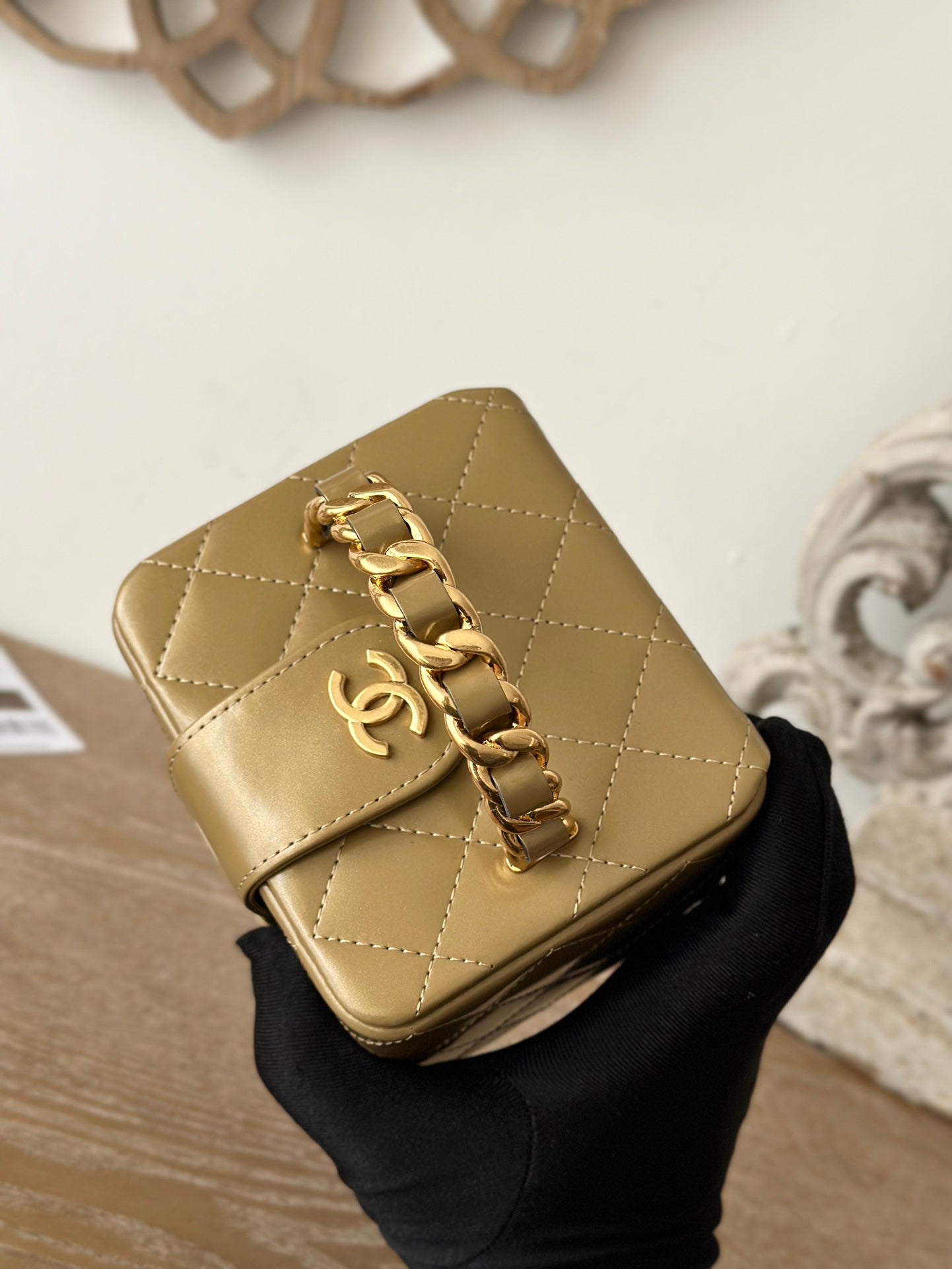 MINI VINTAGE COSMETIC BAG 11 IN CAPE PALLISER SHINY CALFSKIN GOLD HARDWARE
