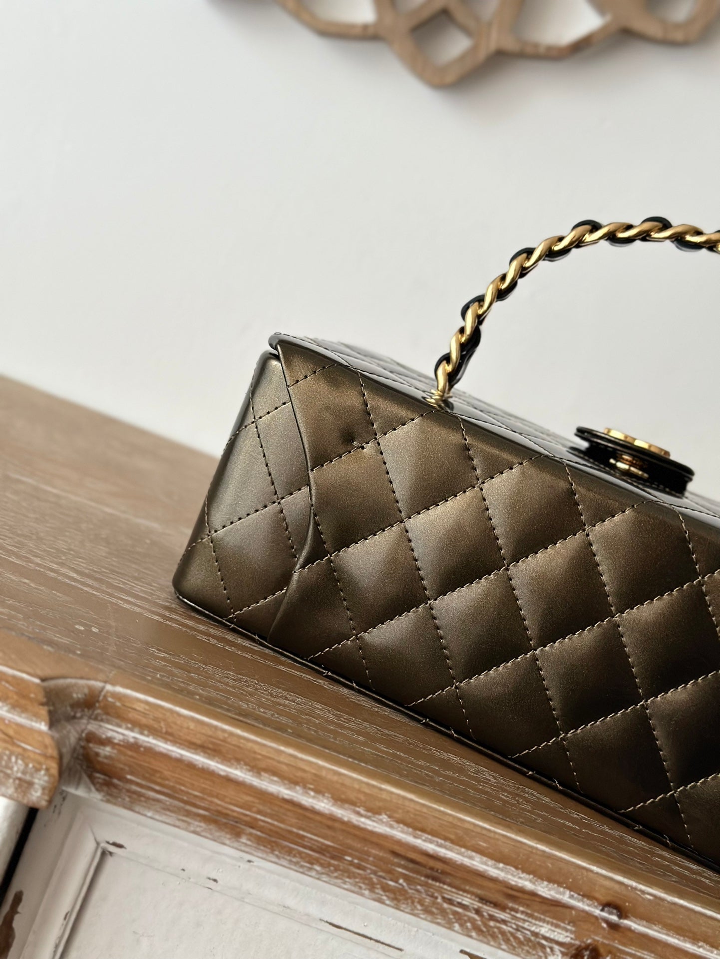 VINTAGE COSMETIC BAG 22 IN MIKADO SHINY CALFSKIN GOLD HARDWARE