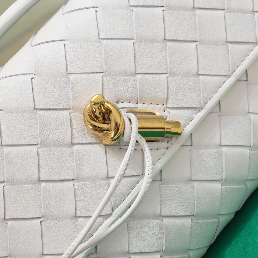 BV Long Clutch Andiamo 31 White Leather Ghw