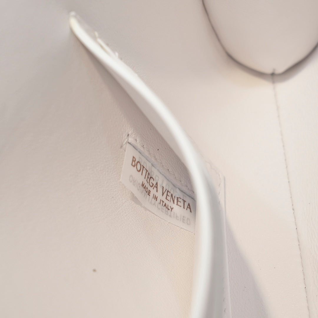 BV Long Clutch Andiamo 31 White Crocodile Calfskin Ghw