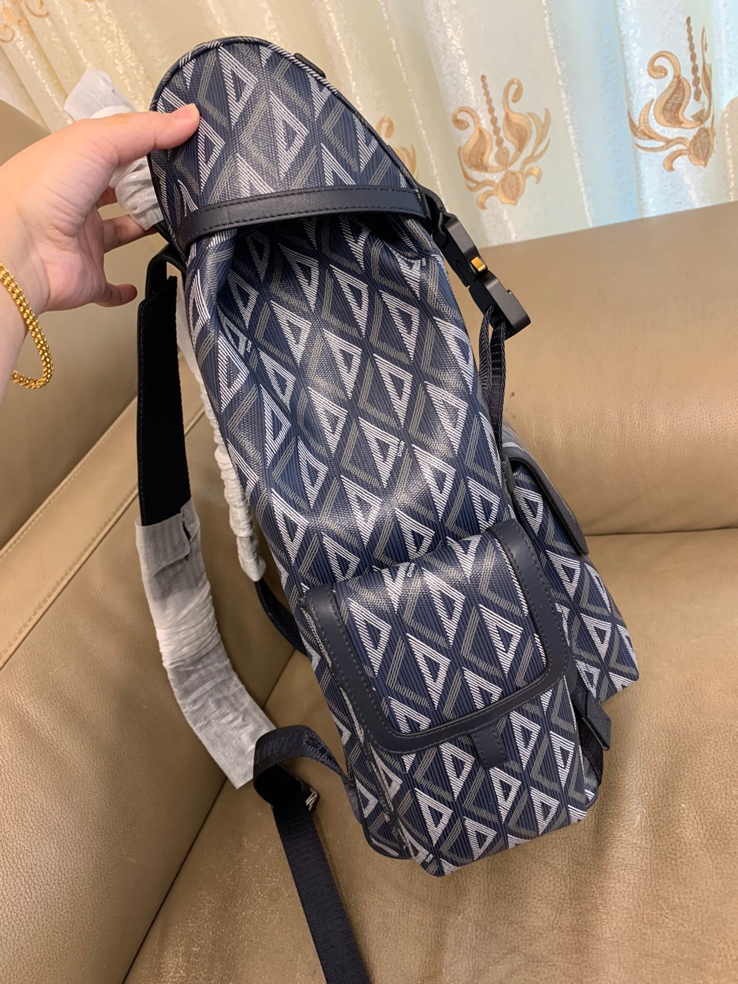 HIT THE ROAD BACKPACK WITH FLAP 51 IN WHITE AND BLUE TRIANGLE PATTERN FABRIC