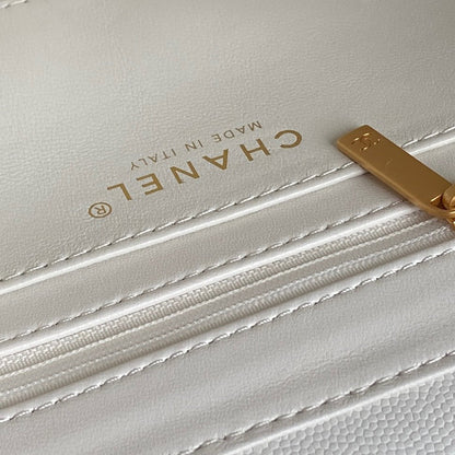 RETRO STYLE FLAP BAG 19 IN WHITE GRAINED CALFSKIN GOLD HARDWARE