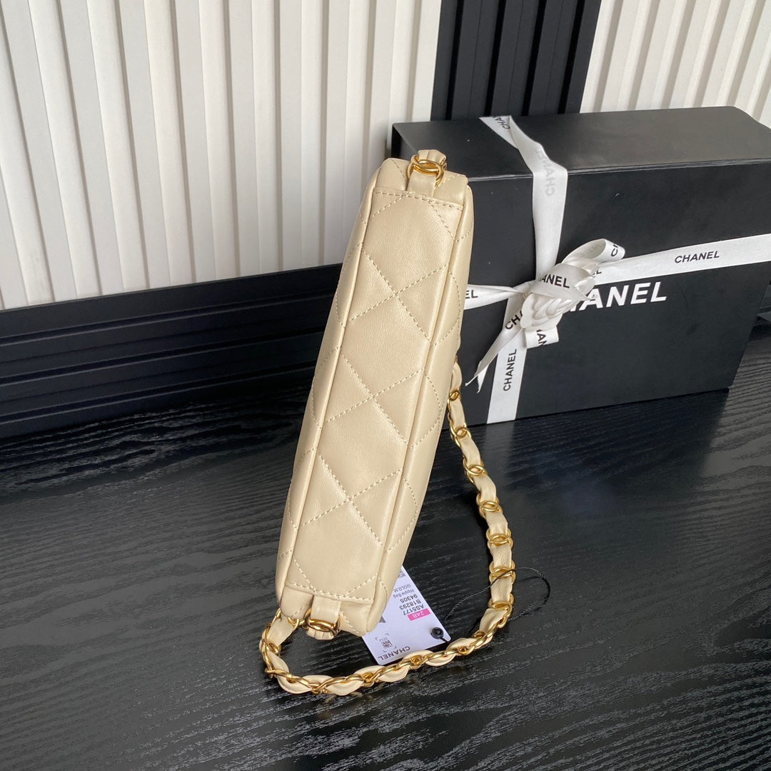 HOBO BAG 24 IN BEIGE CALFSKIN GOLD DOUBLE C THICK CHAIN