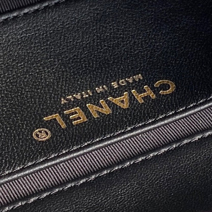 25C FLAP BAG 18 IN BLACK SMOOTH LAMBSKIN GOLD HARDWARE