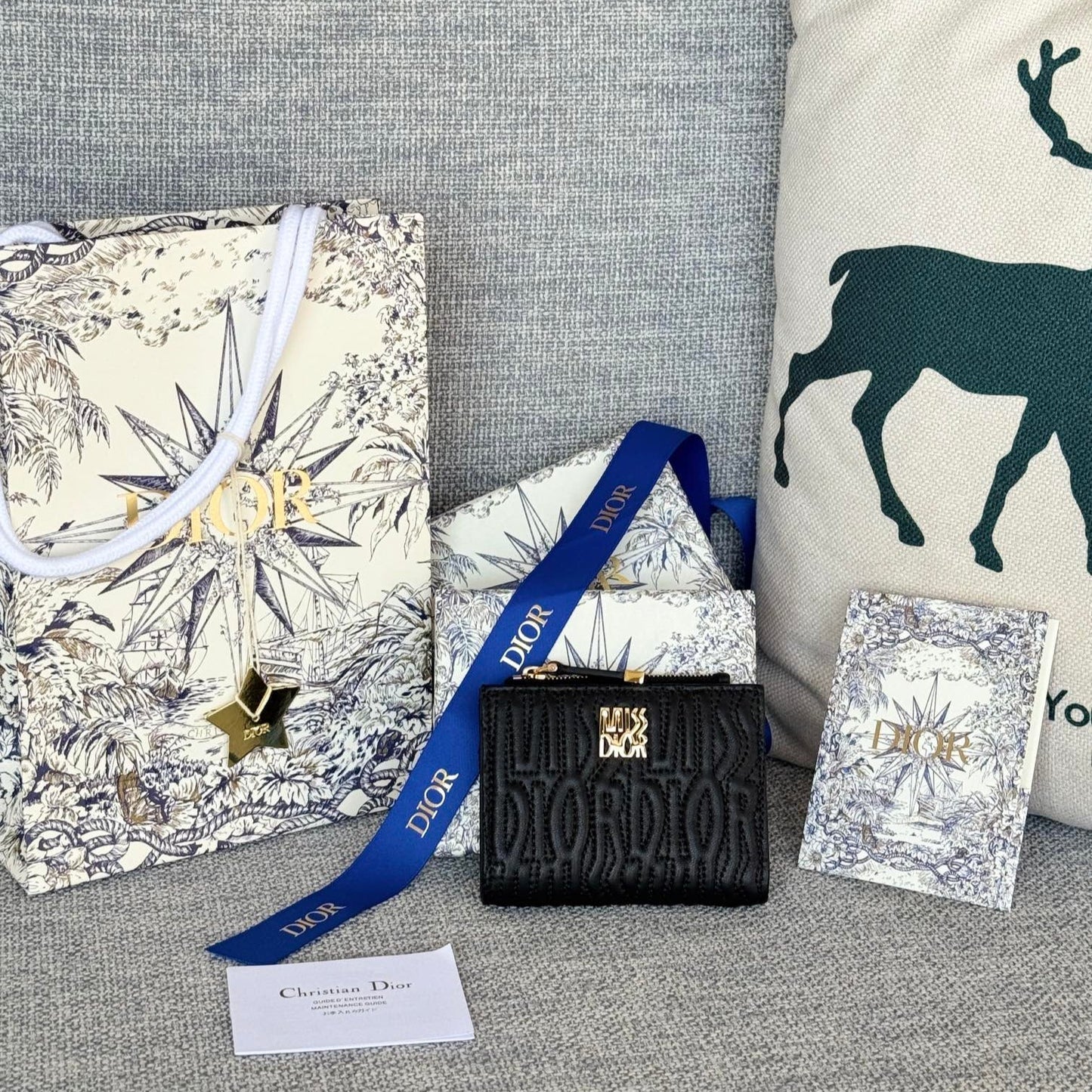 BIFOLD WALLET 11 IN BLACK QUILTED ALLOVER CALFSKIN